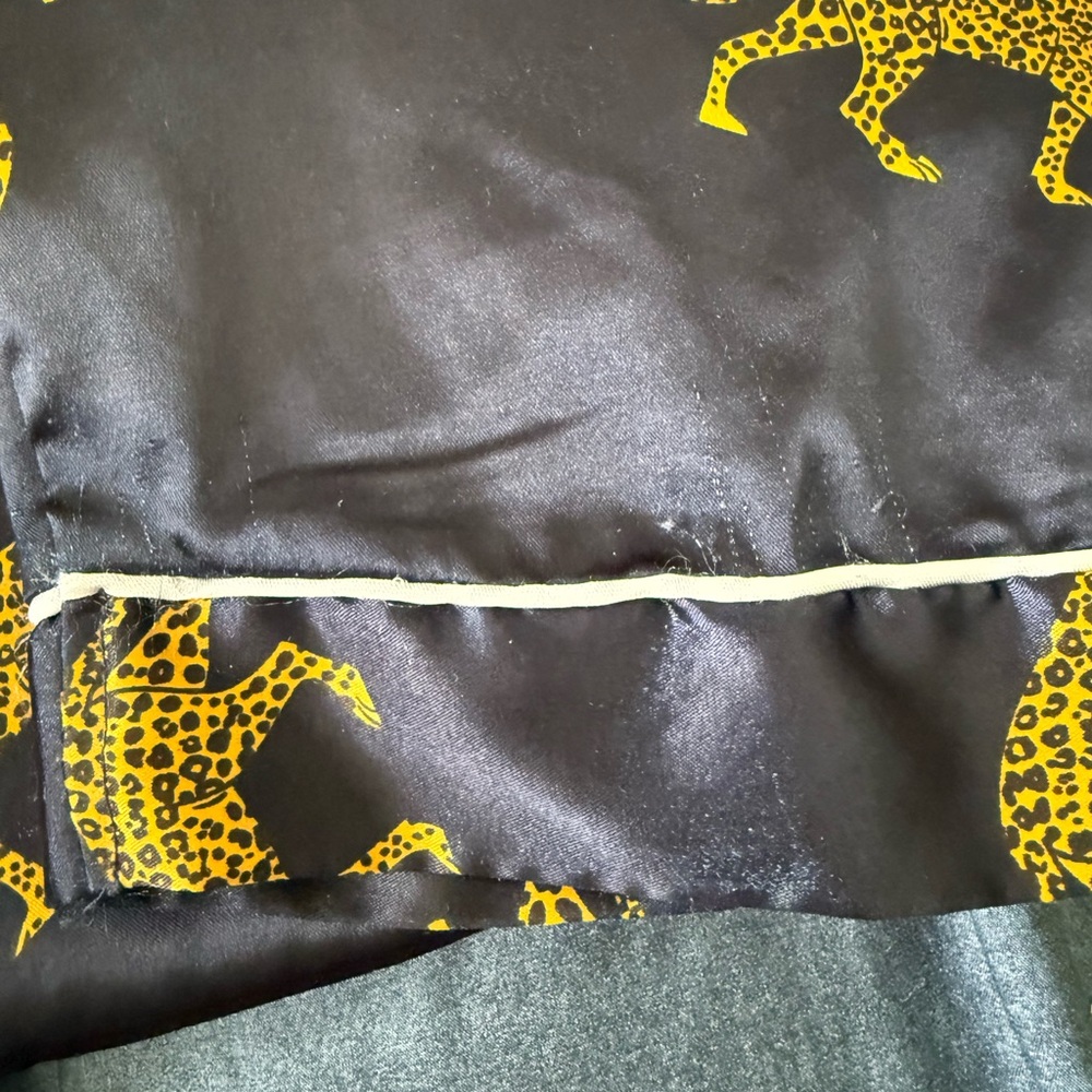 SHEIN Satin Pajama Set with Gold Leopard Print - Picture 7 of 7